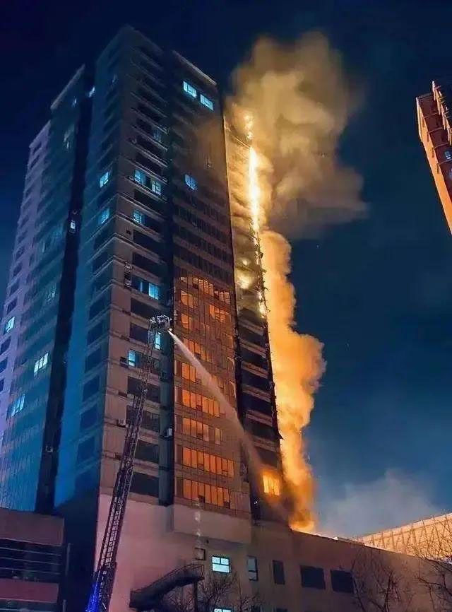 吉林榆树市公寓火灾阻燃保温材料秒变助燃物。就问你怕不怕？(图1)